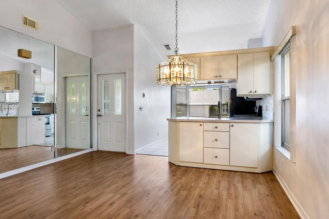 For Sale: $310,000 (2 beds, 2 baths, 1299 Square Feet)