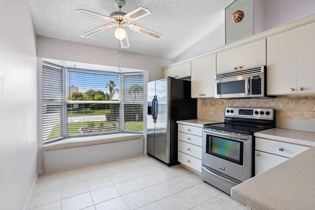 For Sale: $310,000 (2 beds, 2 baths, 1299 Square Feet)