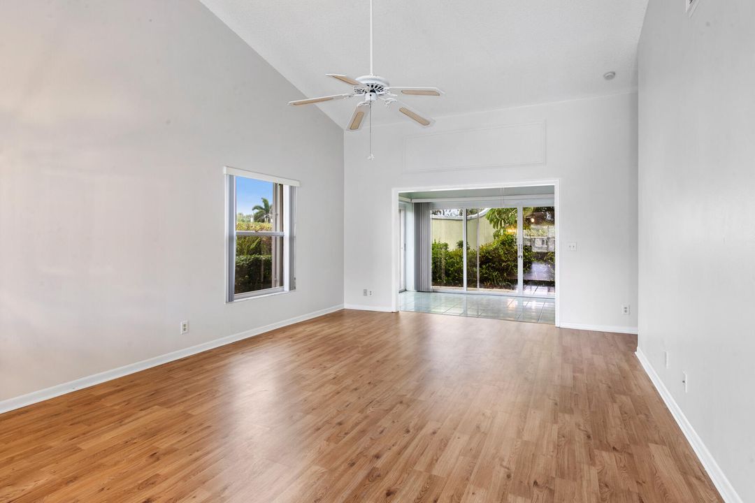 For Sale: $310,000 (2 beds, 2 baths, 1299 Square Feet)