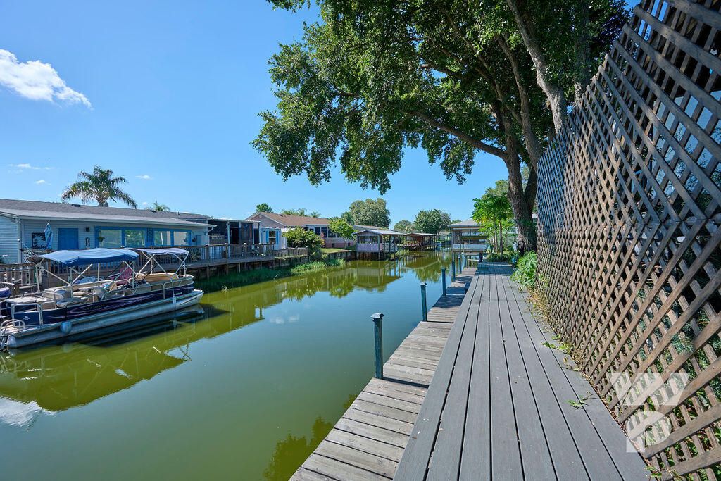 For Sale: $650,000 (4 beds, 2 baths, 1800 Square Feet)