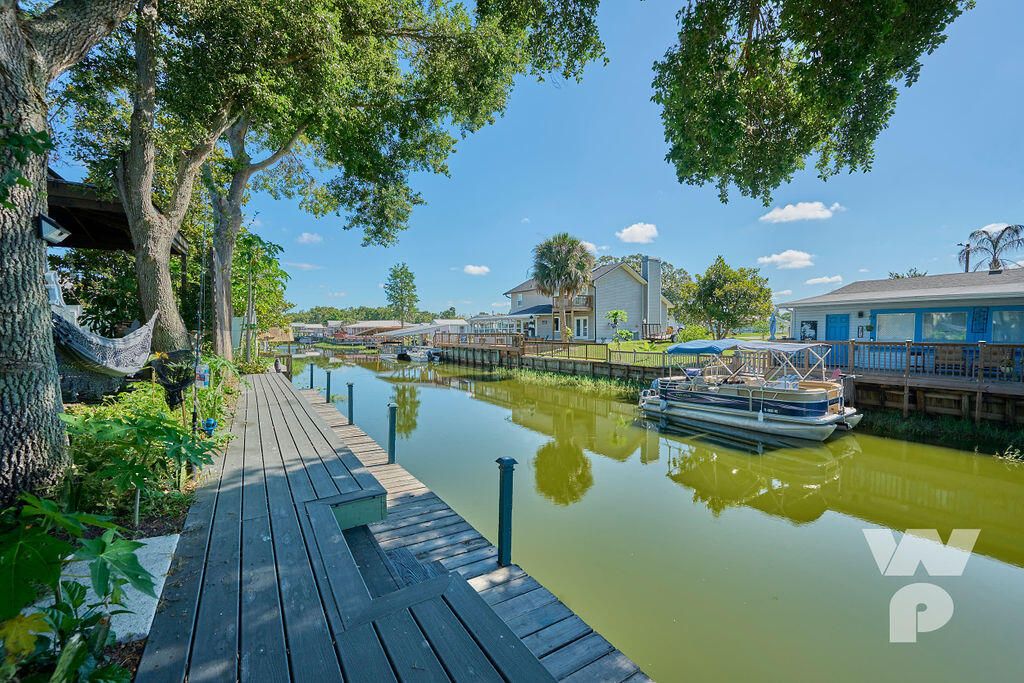 For Sale: $650,000 (4 beds, 2 baths, 1800 Square Feet)