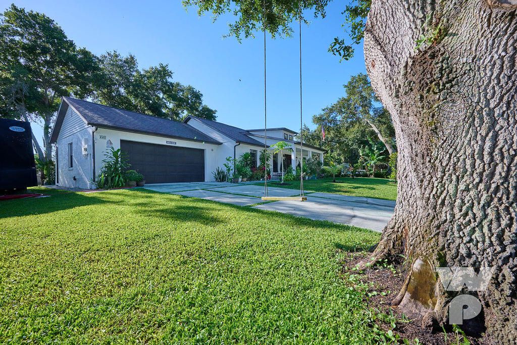 For Sale: $650,000 (4 beds, 2 baths, 1800 Square Feet)