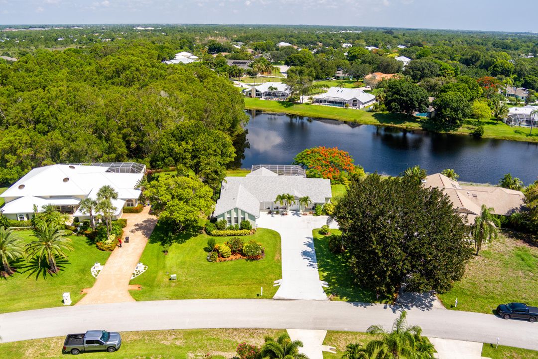 For Sale: $774,500 (3 beds, 2 baths, 2412 Square Feet)