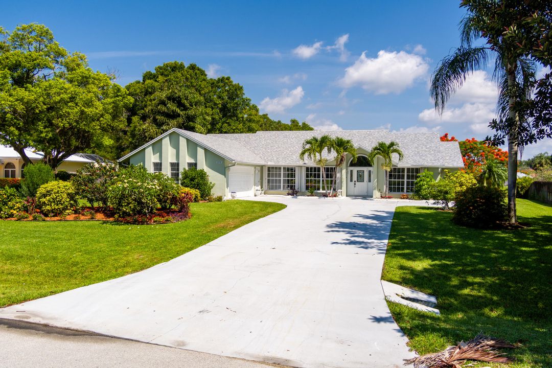 For Sale: $774,500 (3 beds, 2 baths, 2412 Square Feet)