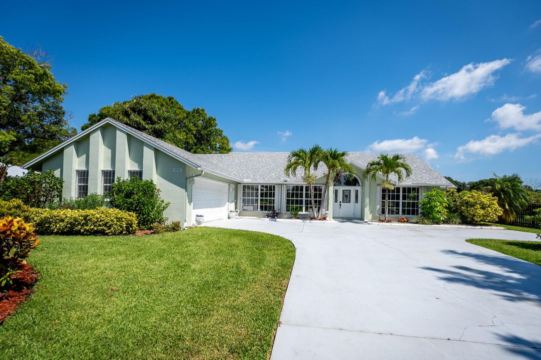 For Sale: $774,500 (3 beds, 2 baths, 2412 Square Feet)