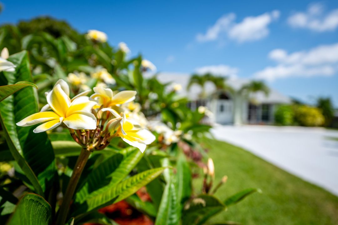 For Sale: $774,500 (3 beds, 2 baths, 2412 Square Feet)