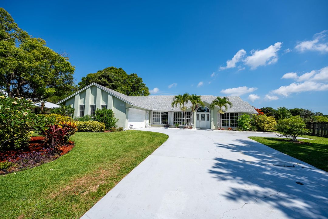 For Sale: $774,500 (3 beds, 2 baths, 2412 Square Feet)