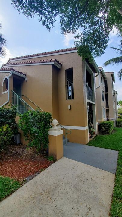 Active With Contract: $1,650 (1 beds, 1 baths, 729 Square Feet)