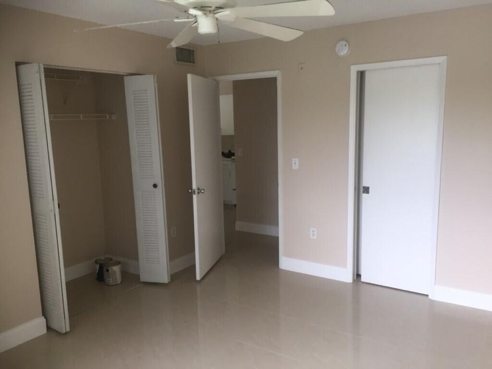 Active With Contract: $1,650 (1 beds, 1 baths, 729 Square Feet)