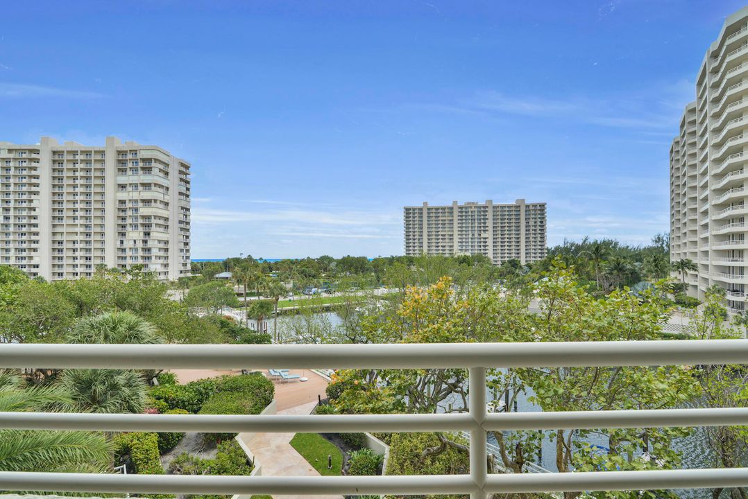 Active With Contract: $789,000 (2 beds, 2 baths, 1438 Square Feet)