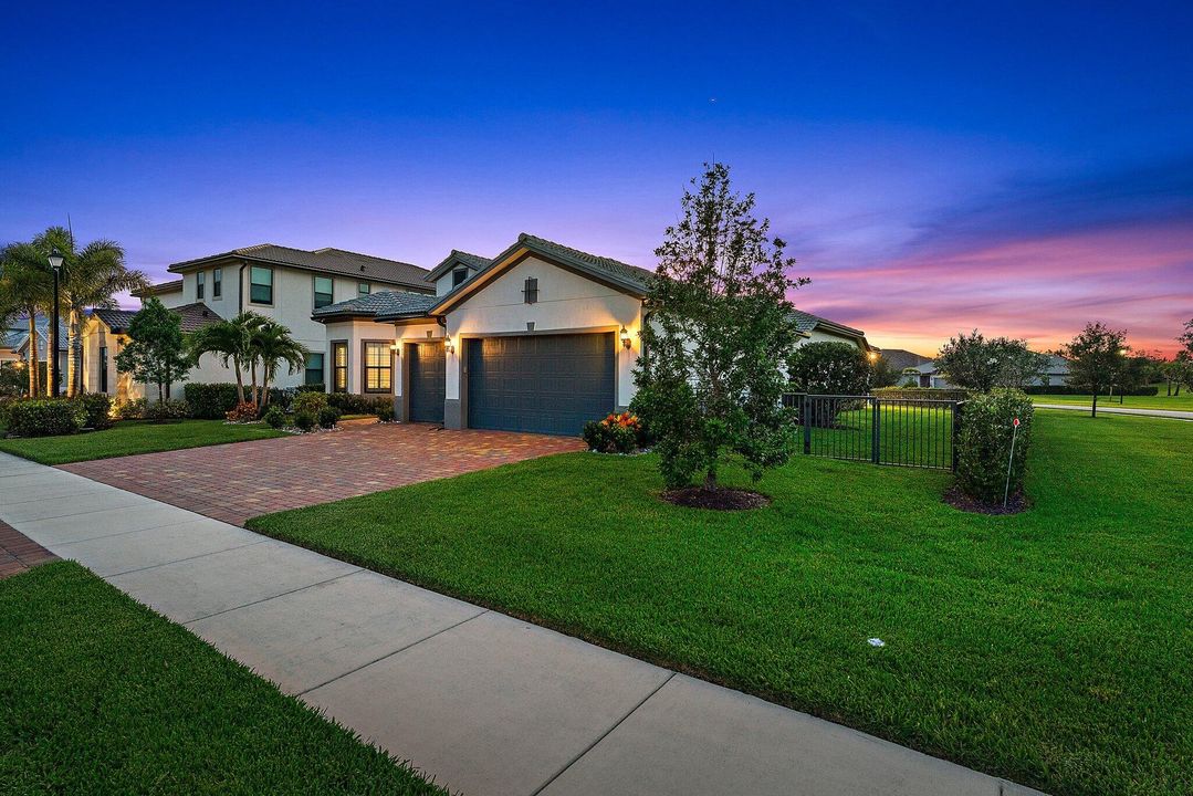 For Sale: $1,450,000 (3 beds, 3 baths, 2816 Square Feet)