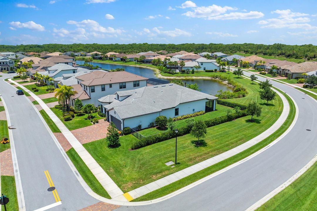 For Sale: $1,450,000 (3 beds, 3 baths, 2816 Square Feet)