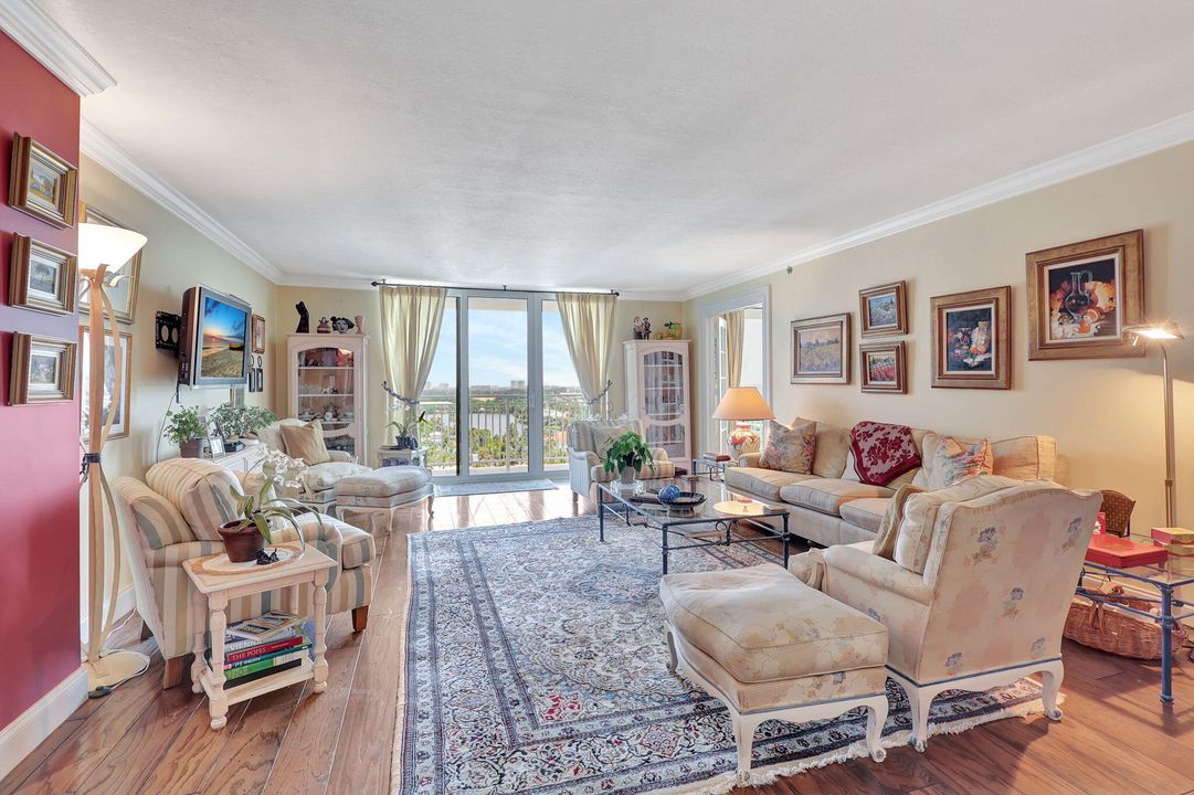 For Sale: $1,500,000 (2 beds, 2 baths, 1760 Square Feet)