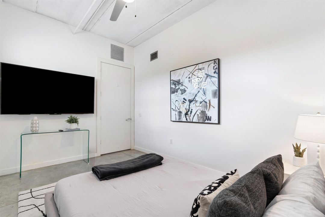 For Sale: $1,195,000 (2 beds, 2 baths, 1735 Square Feet)