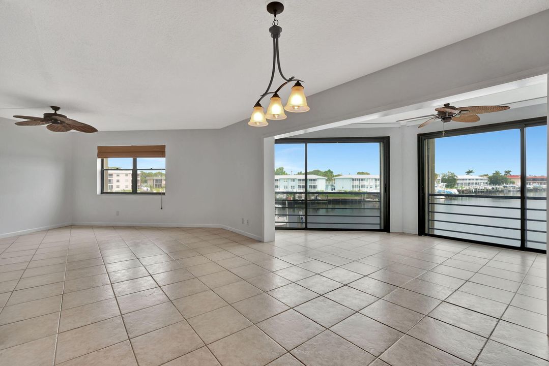 For Sale: $550,000 (2 beds, 2 baths, 1161 Square Feet)