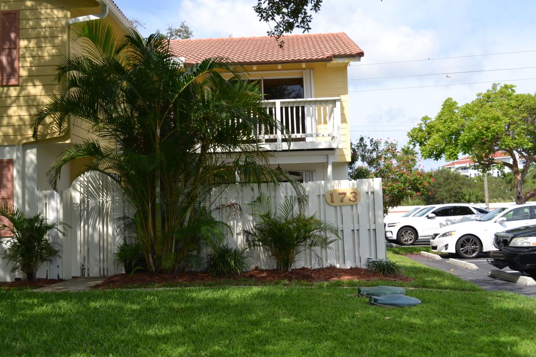 Active With Contract: $2,800 (2 beds, 2 baths, 1250 Square Feet)