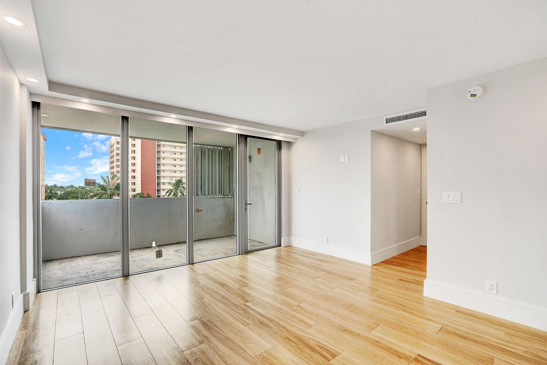 For Sale: $1,695,000 (3 beds, 2 baths, 2316 Square Feet)