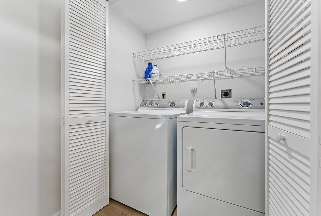 For Sale: $649,000 (2 beds, 2 baths, 1708 Square Feet)