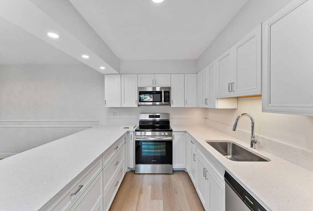 For Sale: $649,000 (2 beds, 2 baths, 1708 Square Feet)