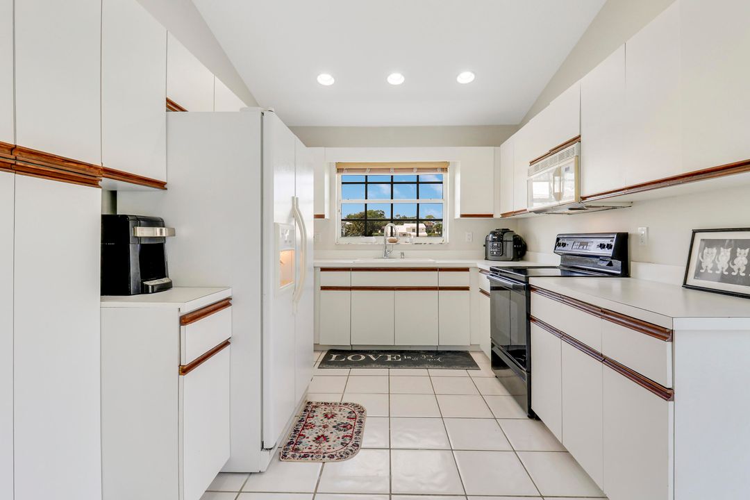 Active With Contract: $684,900 (4 beds, 2 baths, 1825 Square Feet)
