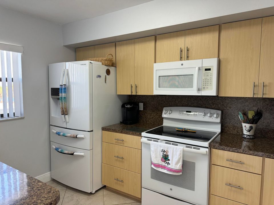 For Rent: $2,500 (2 beds, 2 baths, 1078 Square Feet)