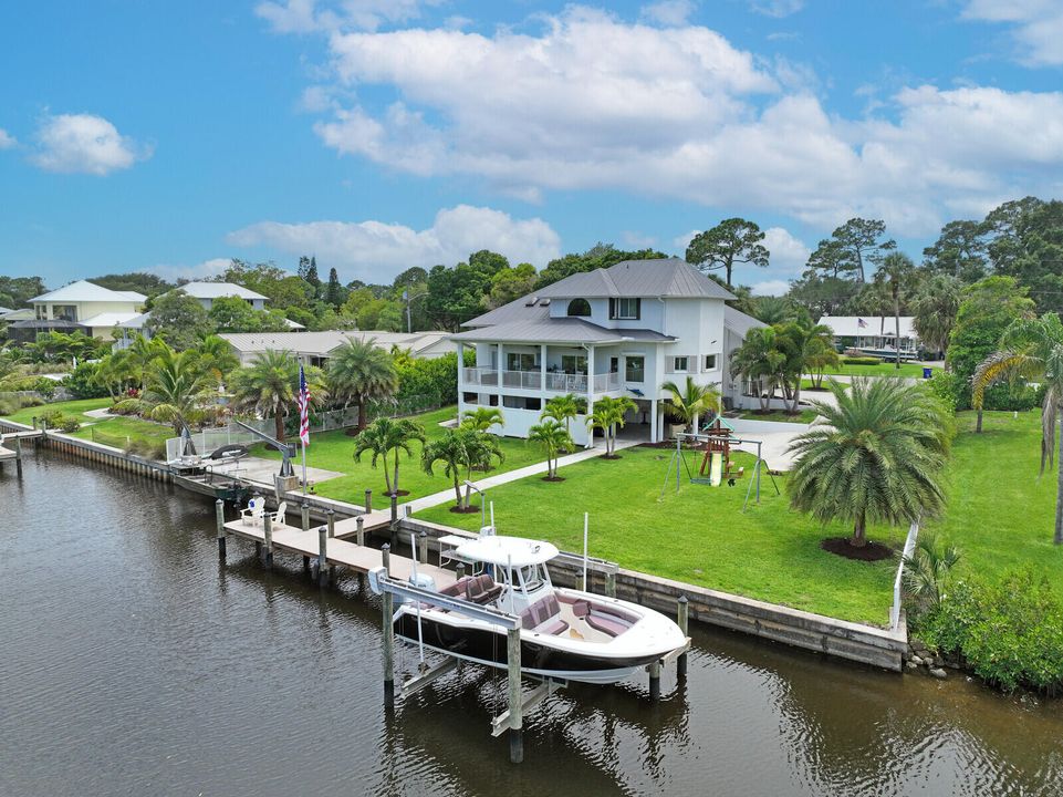 For Sale: $1,695,000 (3 beds, 2 baths, 2493 Square Feet)