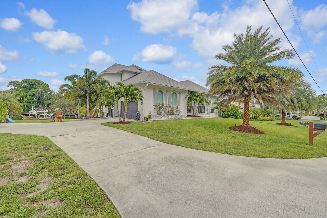 For Sale: $1,695,000 (3 beds, 2 baths, 2493 Square Feet)