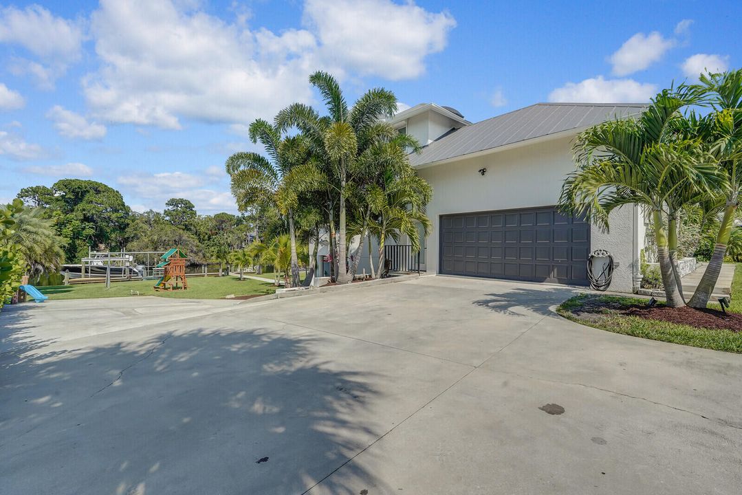 For Sale: $1,695,000 (3 beds, 2 baths, 2493 Square Feet)