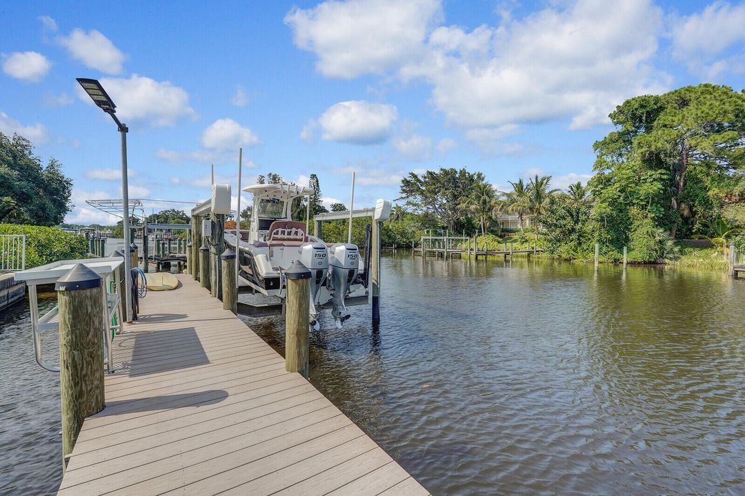 For Sale: $1,695,000 (3 beds, 2 baths, 2493 Square Feet)