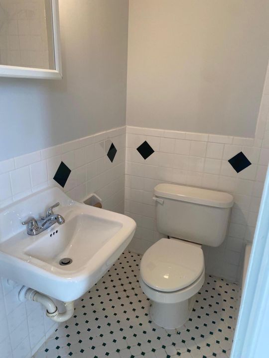 For Rent: $3,000 (2 beds, 2 baths, 1001 Square Feet)