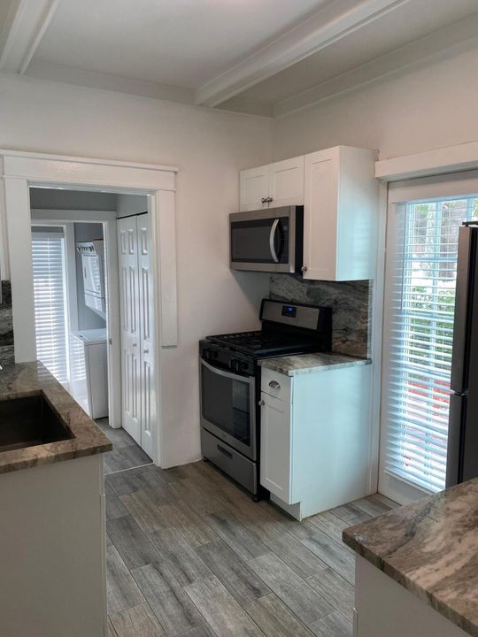 For Rent: $3,000 (2 beds, 2 baths, 1001 Square Feet)