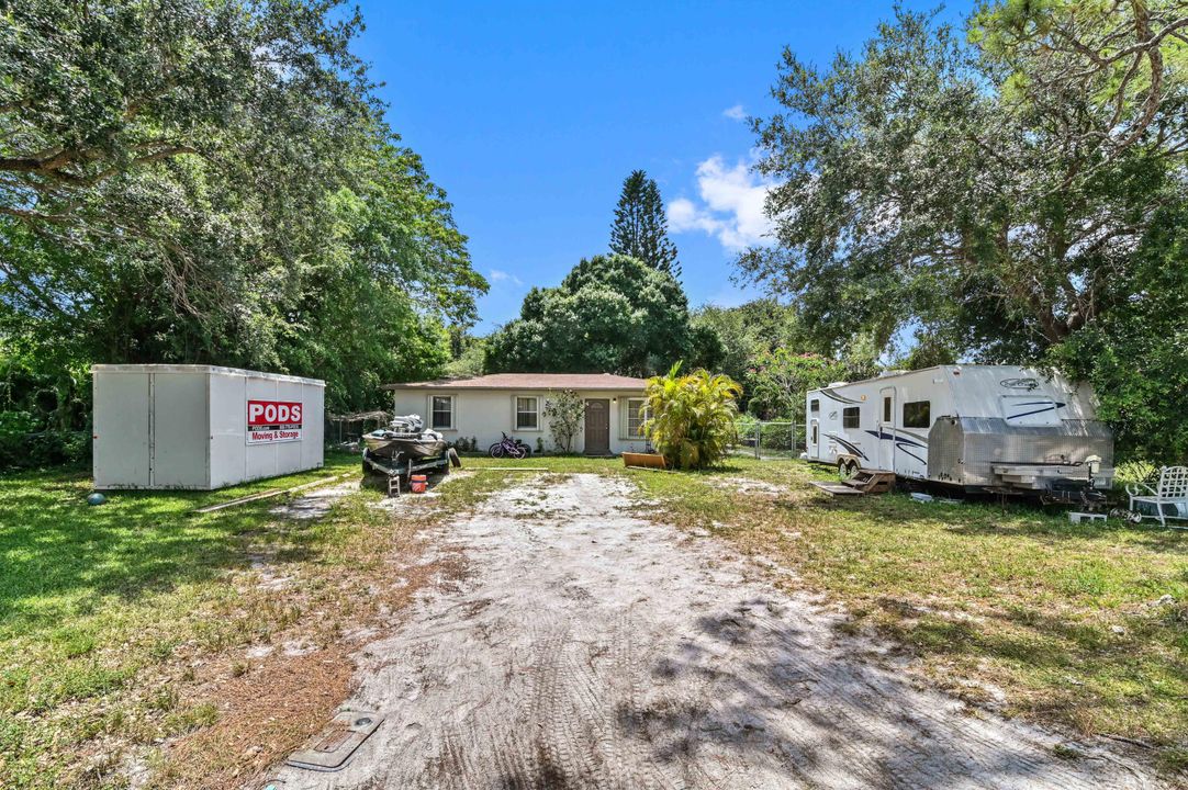 Active With Contract: $399,900 (3 beds, 1 baths, 960 Square Feet)