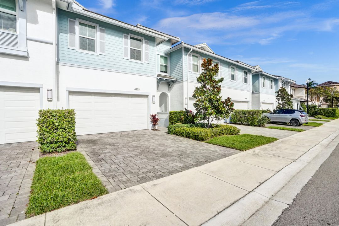 Active With Contract: $4,500 (3 beds, 2 baths, 2144 Square Feet)