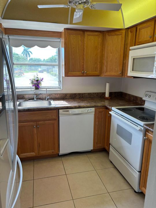 Active With Contract: $100,000 (1 beds, 1 baths, 662 Square Feet)