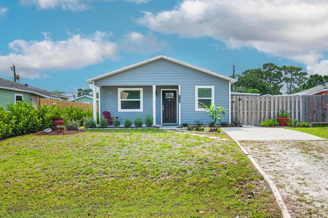 Active With Contract: $265,000 (3 beds, 1 baths, 1106 Square Feet)