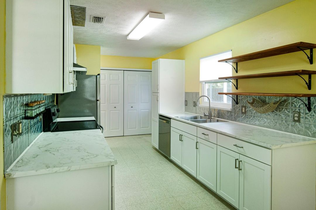 For Sale: $265,000 (3 beds, 1 baths, 1106 Square Feet)