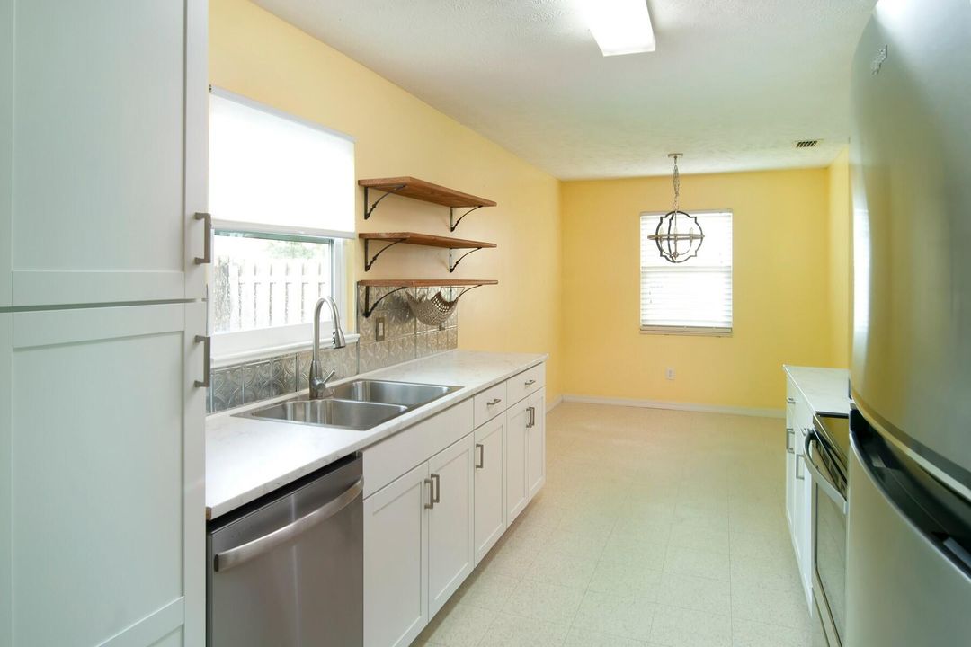 For Sale: $265,000 (3 beds, 1 baths, 1106 Square Feet)