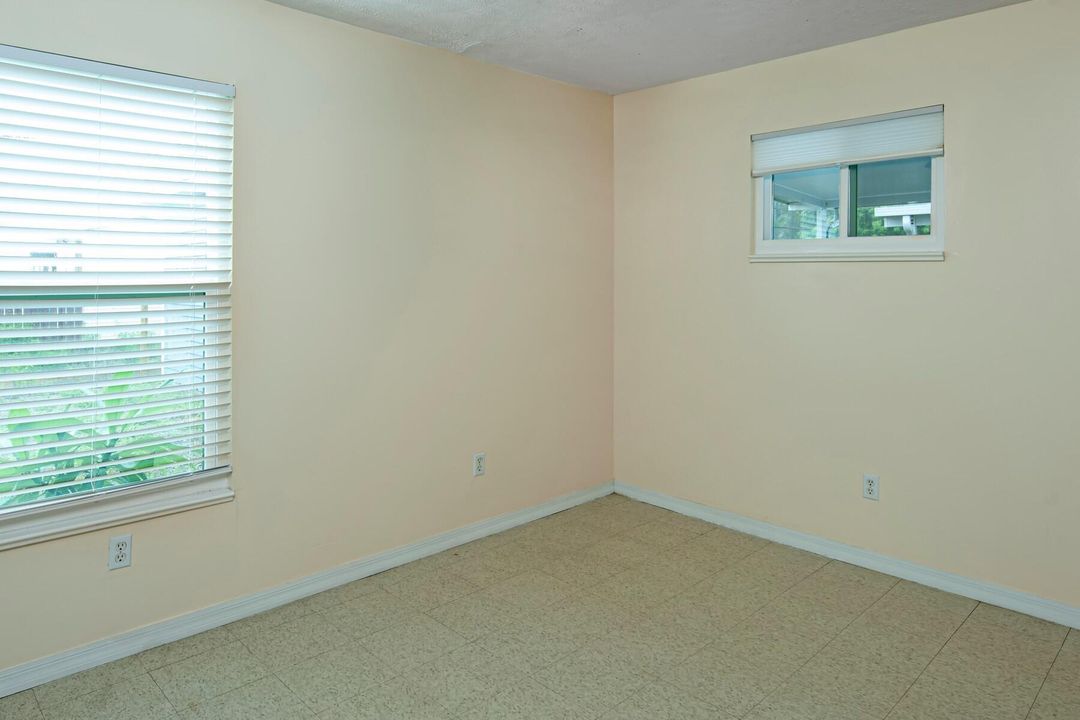 For Sale: $265,000 (3 beds, 1 baths, 1106 Square Feet)