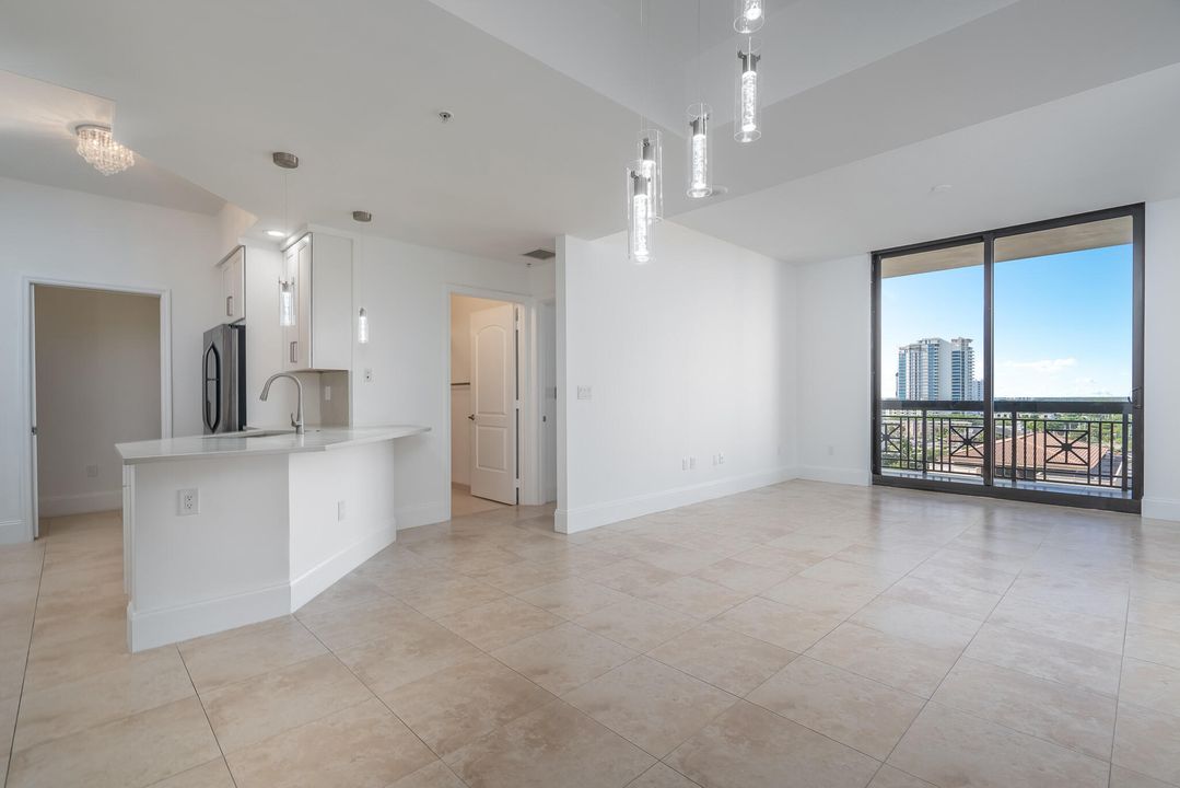 For Sale: $1,050,000 (2 beds, 2 baths, 1333 Square Feet)