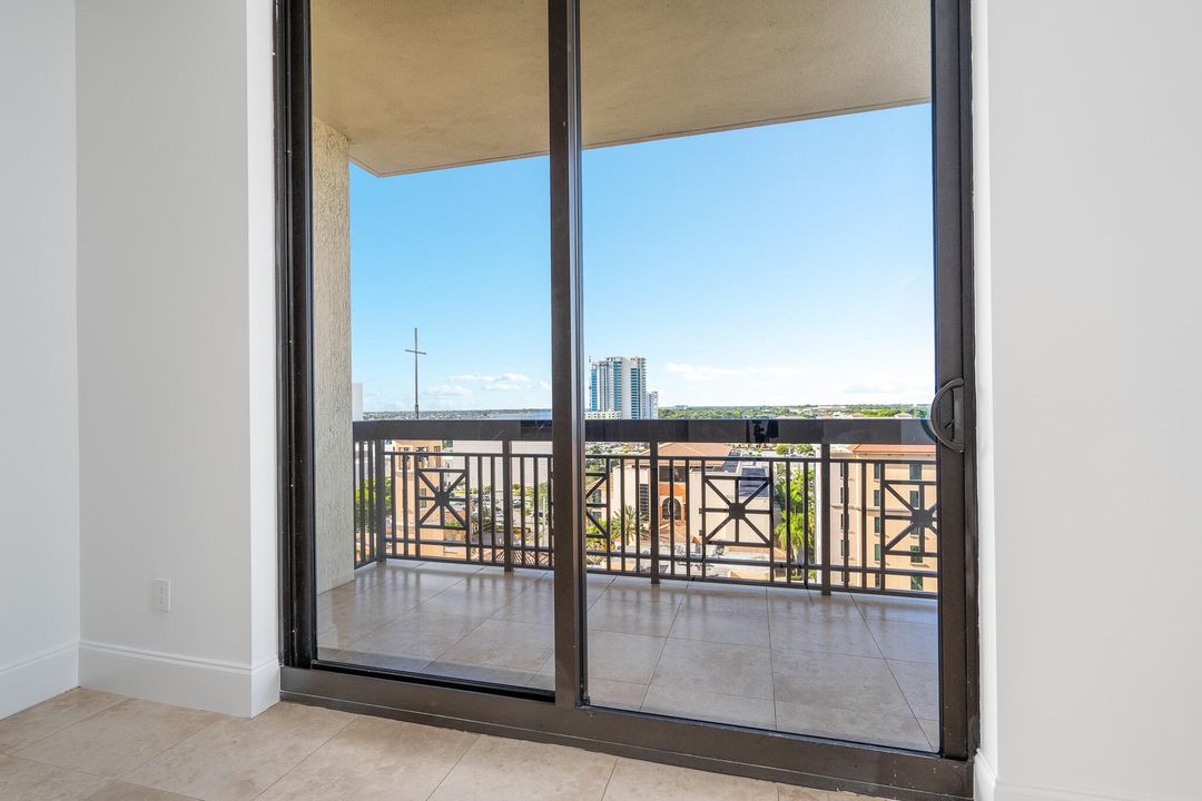 For Sale: $1,050,000 (2 beds, 2 baths, 1333 Square Feet)