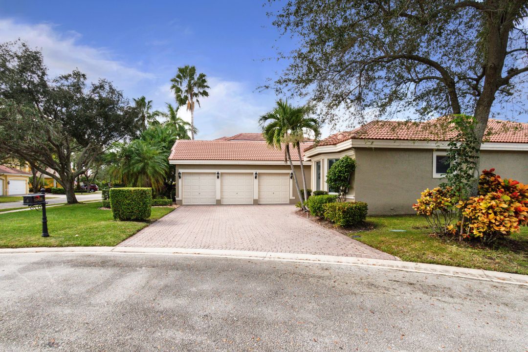 For Sale: $1,190,000 (3 beds, 2 baths, 2747 Square Feet)