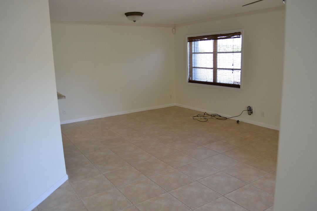 Active With Contract: $2,800 (2 beds, 2 baths, 1250 Square Feet)