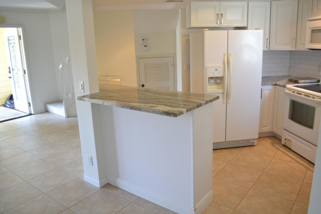 Active With Contract: $2,800 (2 beds, 2 baths, 1250 Square Feet)