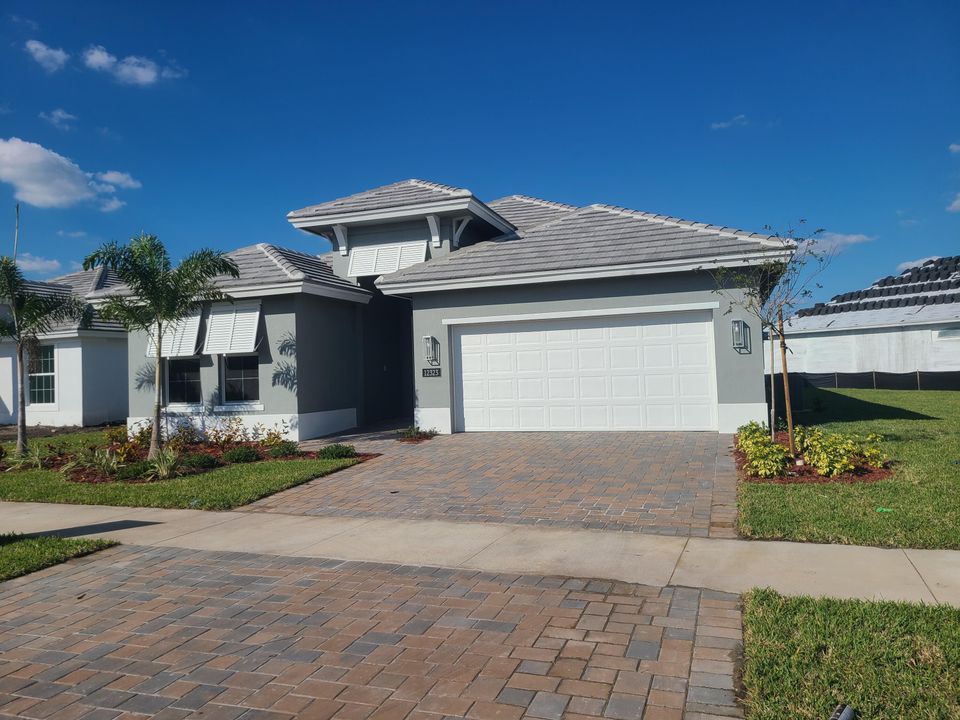 Recently Sold: $562,221 (3 beds, 2 baths, 2278 Square Feet)