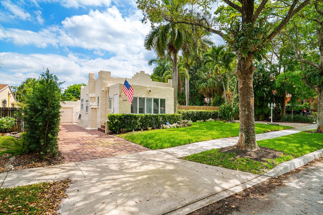 For Sale: $1,275,000 (4 beds, 3 baths, 1841 Square Feet)