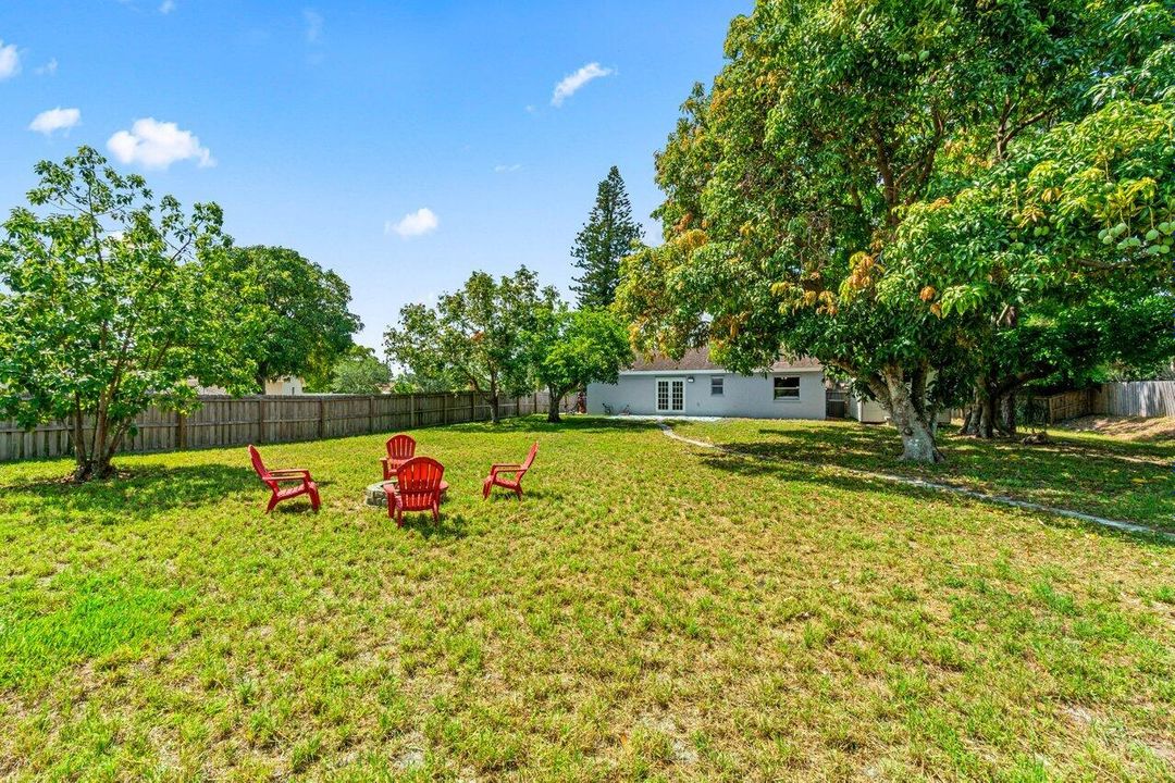 Active With Contract: $500,000 (3 beds, 2 baths, 1665 Square Feet)