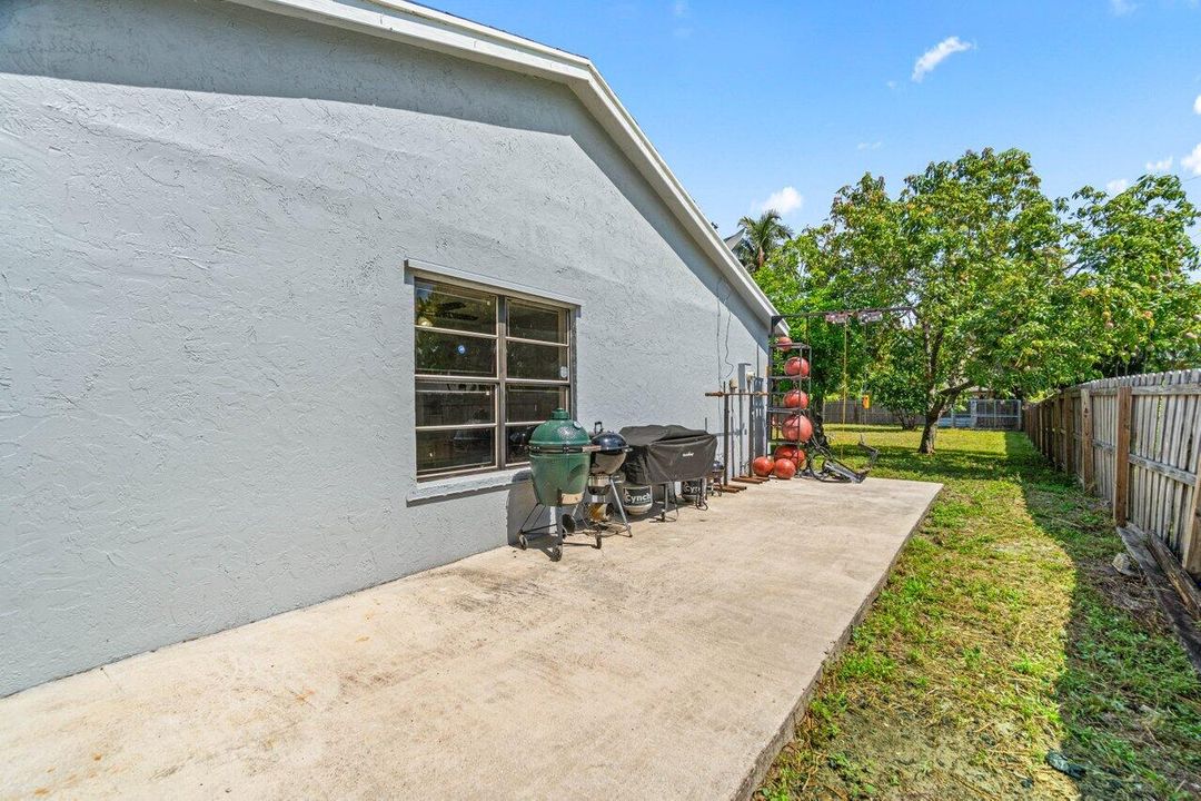 Active With Contract: $500,000 (3 beds, 2 baths, 1665 Square Feet)