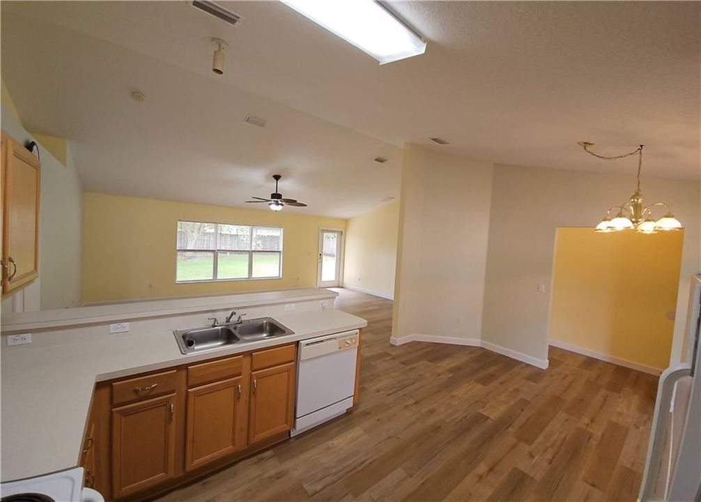 For Rent: $2,400 (3 beds, 2 baths, 1518 Square Feet)