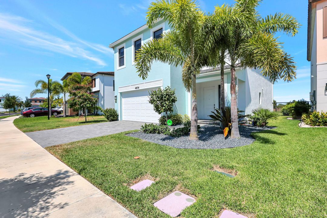 Active With Contract: $3,500 (3 beds, 2 baths, 1919 Square Feet)