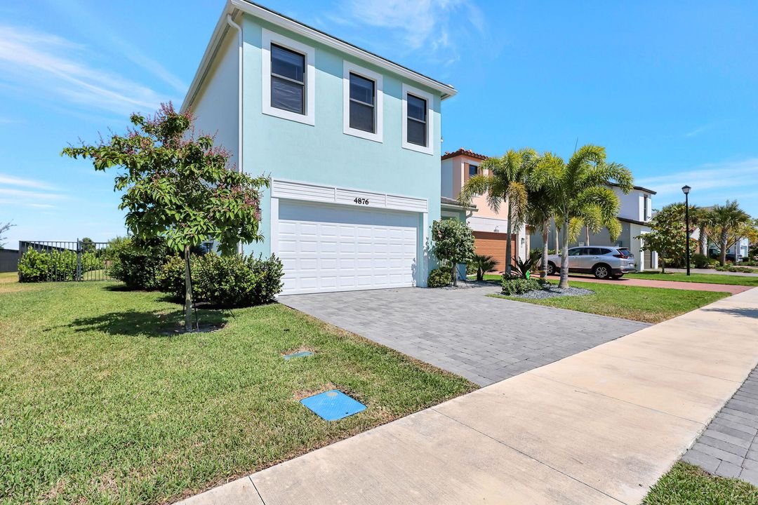 Active With Contract: $3,500 (3 beds, 2 baths, 1919 Square Feet)